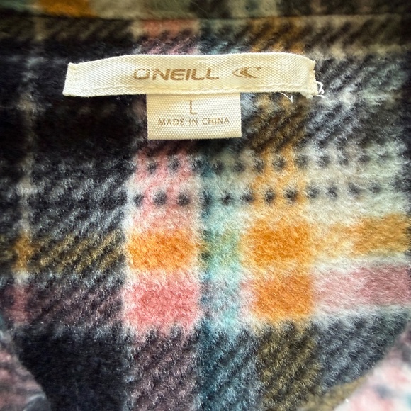 Women’s O’Neill Plaid Shacket - Picture 4 of 5